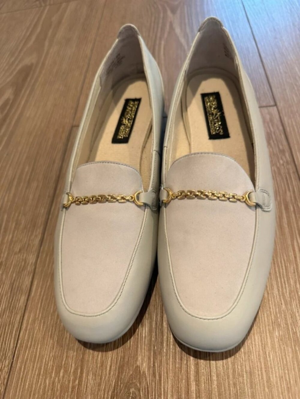 Elegant light beige loafers